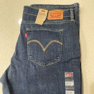 NWT Women’s Levi’s classic bootcut size 14